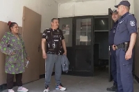 Семейство роми в Сливен върна забравена в такси чанта с над 20 000 лв. Семейство роми в Сливен върна забравена в такси чанта с над 20 000 лв.