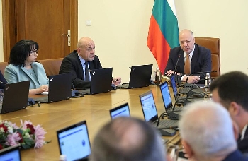 Премиерът даде срок видим напредък в борбата срещу войната по пътищата