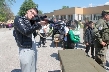 Деца ще гостуват военните в Благоевград, ще видят оръжия и демонстрации