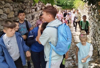 Деца от общиСтрумяни с вълнуваща екскурзия в пълния с история град Мелник