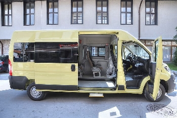Нов автобус с климатик ще вози ученици от и до училището в село Места