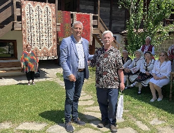 Уникални български килими 3 века разстлаха в музея Разлог