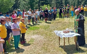 Над 150 планинари се помолиха в параклиса край хижа Яворов