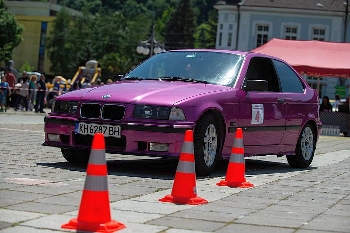 Дами карат! Автошоу високи токчета с много адреналин в Кюстендил
