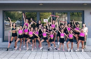 Симитли обича спорта, днес мода е художествената гимнастика с таланта над 400 грации