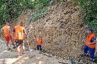 Вдигат нови подпорни стени, за да обезопасят пътя към хижа Беласица Вдигат нови подпорни стени, за да обезопасят пътя към хижа Беласица