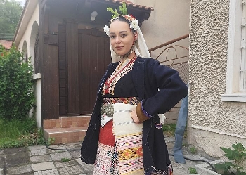 Феерия народни носии украси и вдъхнови село Елешница