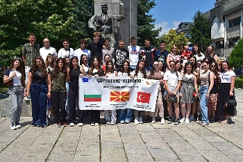 Ученици от България, Турция и СеверМакедония видяха роботи в действие