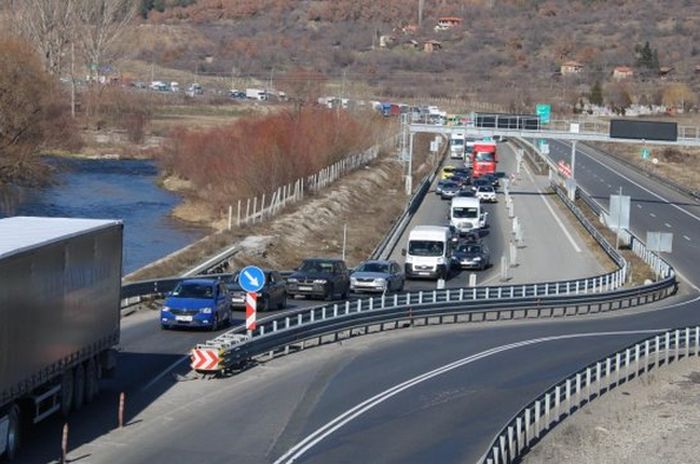 Ремонти ограничават движението от Благоевград до Симитли