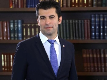 Гласуват оставката Кирил Петков в парламента