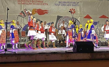 Неврокопският ансамбъл разигра зрителите фестивал в Охрид