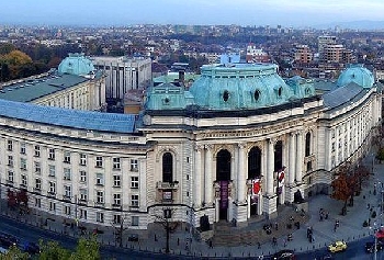 Студенти излизат протест в София срещу високите такси обучение