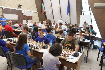 Умни ходове шахматната дъска в Благоевград