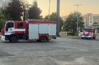 Взрив бензиностанция, пострадаха мъж и внучката му