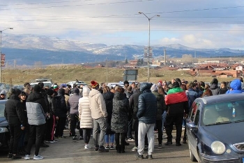Протест в памет загиналата в катастрофа с коне Андреа блокира пътя София