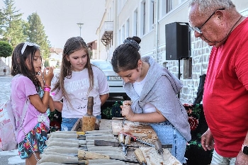 Занаяти и музика вдъхновяват туристи в курорта Банско