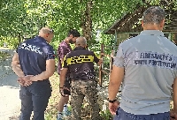 Горски и огнеборци проверяват за огньове във вилните зони край Благоевград