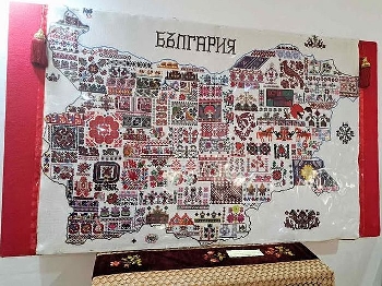 Вековни разложки запески грабват окото в музея града