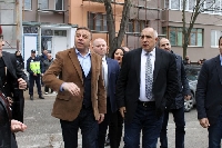 Опитаха да провокират Борисов с въпроси за санирането в Струмско