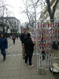 Димитър Делчев и кандидати за народни представители от Реформаторски блок - Глас Народен подариха мартенички на благоевградчани