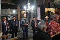 Александър Манолев запали свещ за здраве в църквата в Златолист