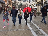 Младежите от БСП зарадваха дамите в Благоевград с лалета