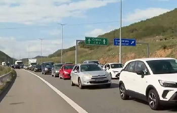 Голямото пътуване Гергьовден започва, спират тировете заради трафика