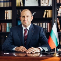 Президентът Радев скастри политици дни преди вота Президентът Радев скастри политици дни преди вота