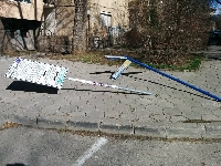 Вандали съсипаха указателните табели в центъра на Благоевград