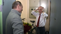 Путин неочаквано посети своя командир в ГДР за неговия празник Путин неочаквано посети своя командир в ГДР за неговия празник