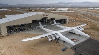 В САЩ изкараха от хангара най-големият транспортен самолет в света