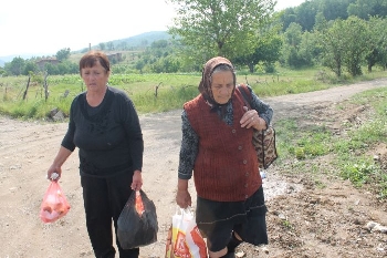 На Задушница до гробищата в Изгрев – само пеша и в кал до колене
