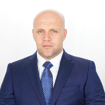 Кой е Кемил Рамадан, който заплаши Румен Радев и Корнелия Нинова?