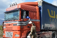 Община Гоце Делчев и днес осигури храна и вода за чакащите на ГКПП-Илинден