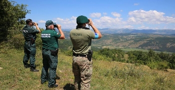 Заловиха четирима бежанци на границата край Кулата