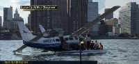 Самолет кацна аварийно в Ист Ривър до Манхатън