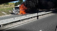 Тир се запали в движение, блокира трафика по магистрала Струма