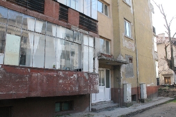 Арестуваният Иван Коцев-Магията от година примамвал в дома си малолетни ромки
