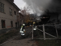 Пожар изпепели етаж от къща на две семейства в Конарско Пожар изпепели етаж от къща на две семейства в Конарско