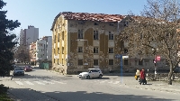 Читатели алармират: Необезопасена сграда застрашава минувачите в центъра на Благоевград