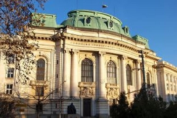 Режат местата във всички университети