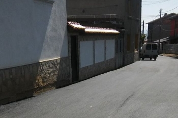 Ударно асфалтират улици в Бачево, полагат нов тротоар пред църквата