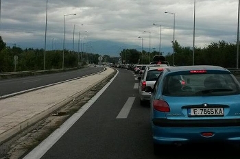 Опашки без край. Ето така изглежда в момента ГКПП-Кулата