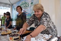 Телешки кебап с фасул за 500 души сготви Ути Бъчваров в Момчиловци