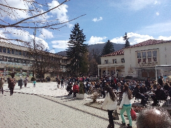 В Якоруда се събраха на протест, искат бърз процес срещу продавача на отровната ракия