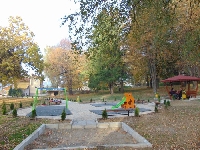 Паркът в село  Сапарево с нова детска площадка и кът за отдих