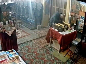 Футболист от Дупница ограби църквата към приюта на отец Иван