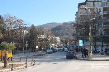 Улица до кметството в Петрич става двупосочна за отпушване на трафика