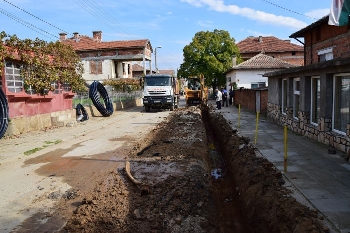 От 35 години насам за първи път асфалтират улици в Петричко