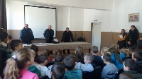 Полицаи изнесоха открит урок пред учениците в Долно Осеново
